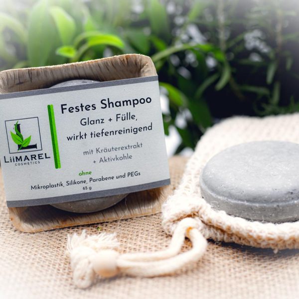 Festes Shampoo mit Kräuterextrakt und Aktivkohle - ohne Mikroplastik, Silikone, Parabene und PEGs